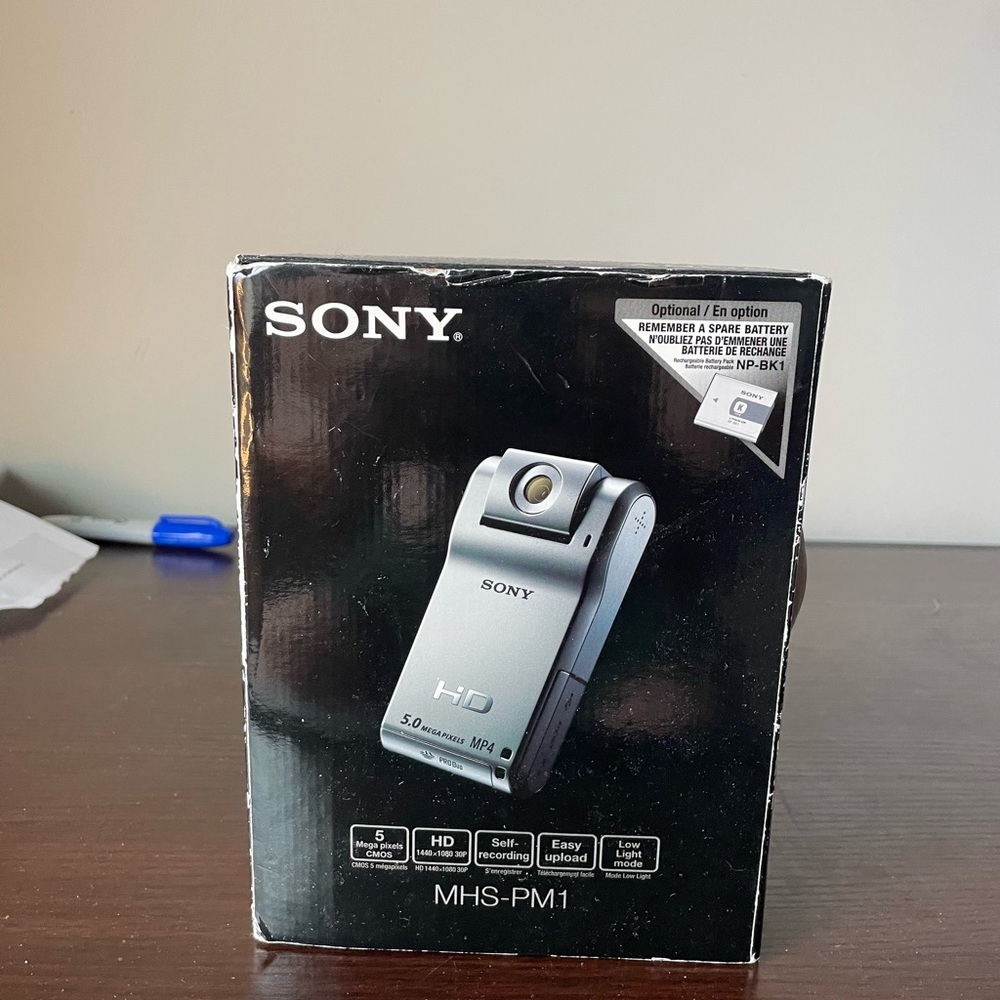 Sony Webbie HD MHS-PM1 Digital Camera Camcorder 5.0MP Silver BNWT